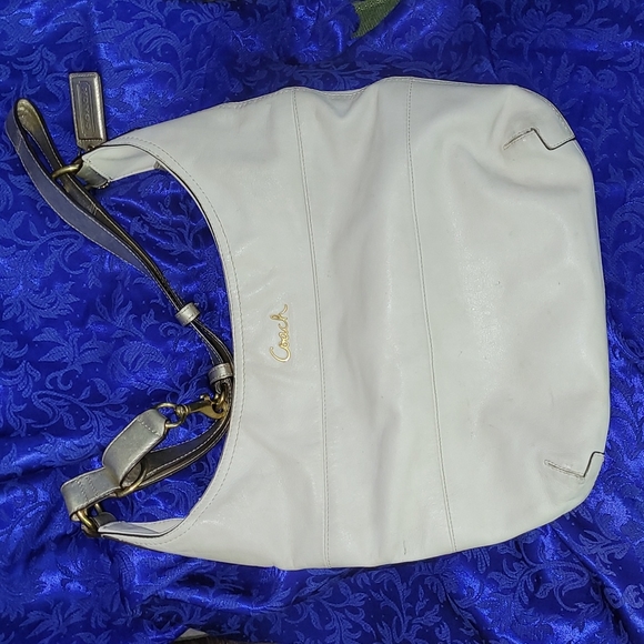 Coach Handbags - Coach Vintage 90s/Y2K White & Gold Leather Shoulder Bag Purse (Authentic)